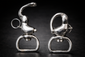 Heavy-Duty Stainless Steel Quick Release Shackle. Strong, Durable and Multi-Purpose